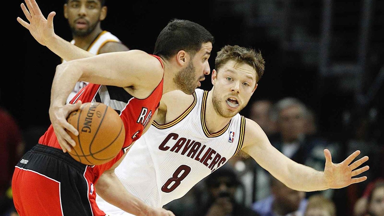 DeRozan scores 33 in Raptors' 99-93 win over Cavs